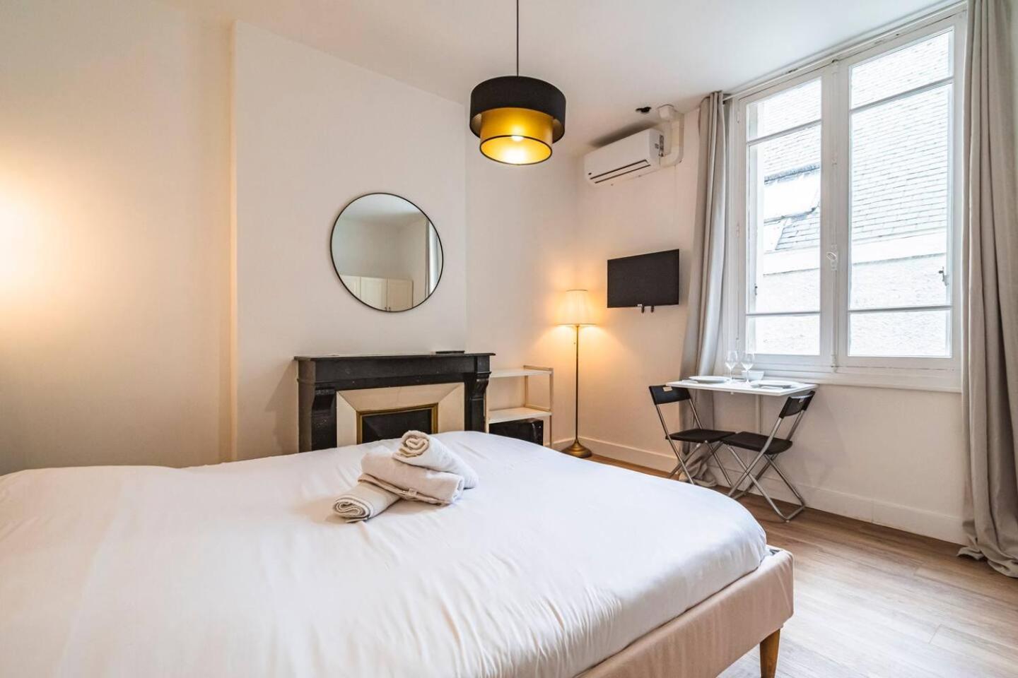 Pink, Appartement En Plein Coeur De Реймс Екстер'єр фото